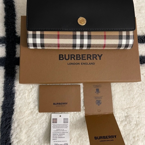 Brand New in box Beautiful BURBERRY Ladies Wallet !!! - Picture 9 of 11